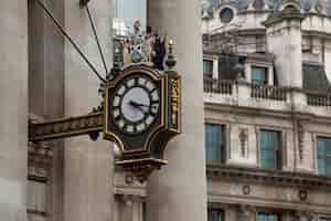 Foto grátis vista do relógio ornamental na cidade de londres