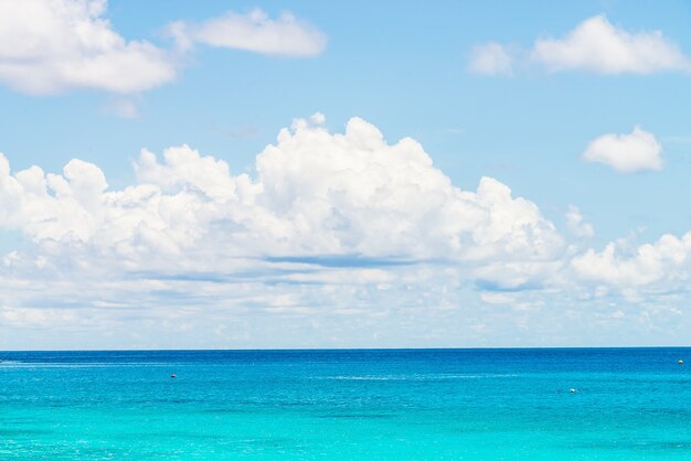 vista fantástica do mar e do céu