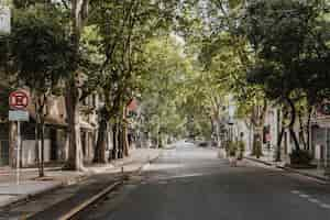 Foto grátis vista frontal da bela rua da cidade