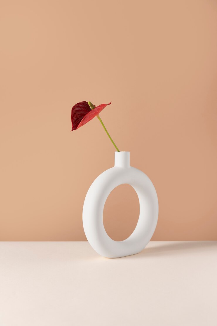 Foto grátis vista frontal da decoração de flores em um vaso em forma de círculo com espaço de cópia