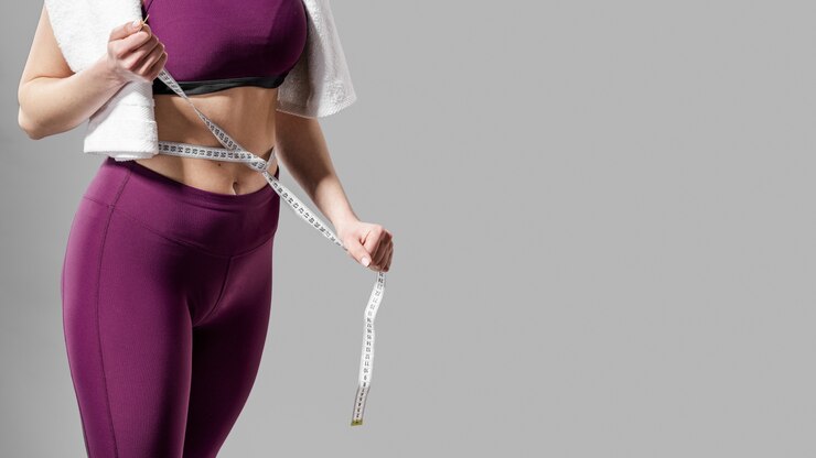 Foto grátis vista frontal da mulher desportiva com espaço de cópia