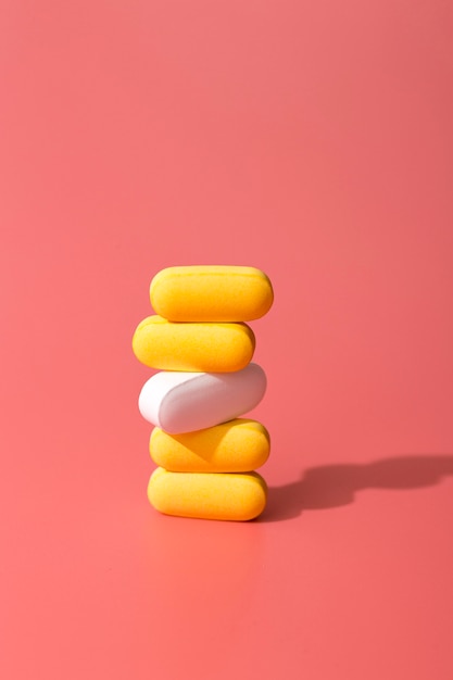 Vista frontal da pilha de comprimidos com espaço de cópia