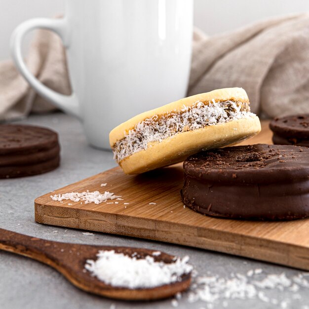 Vista frontal de biscoitos alfajores eliciosos