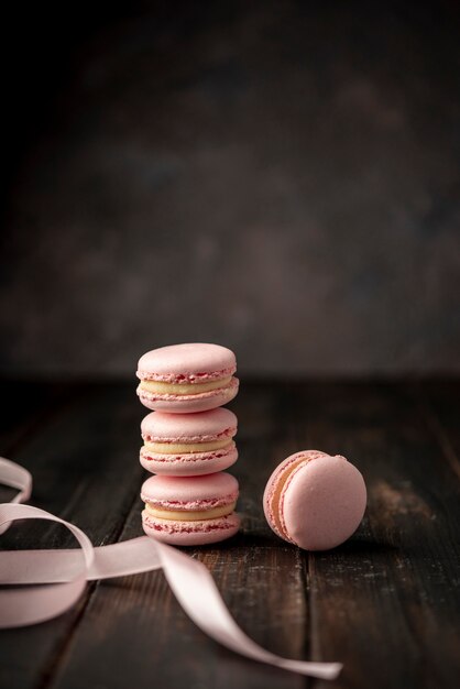 Vista frontal de macarons com espaço para fita e cópia