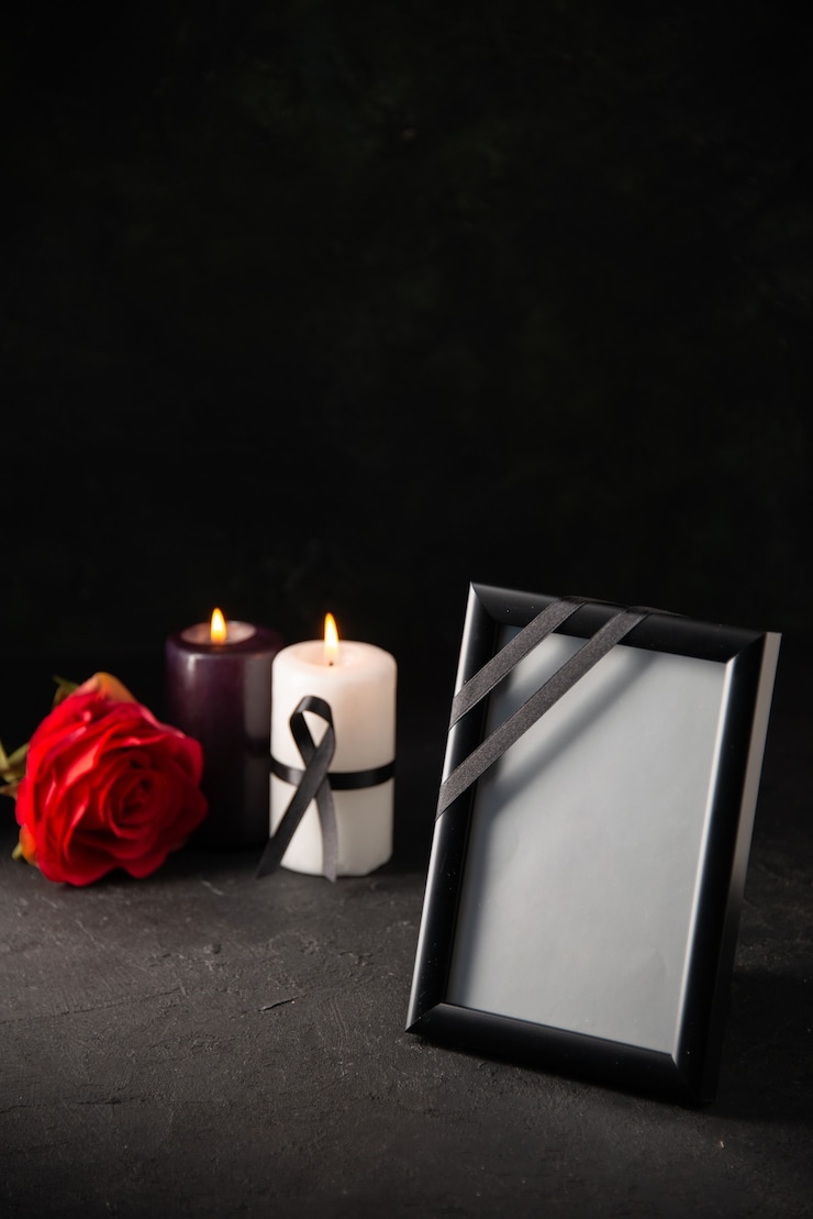 Foto grátis vista frontal de uma moldura com velas em preto