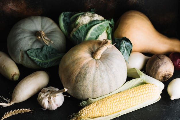 Vista frontal de variedade de ingredientes vegetais