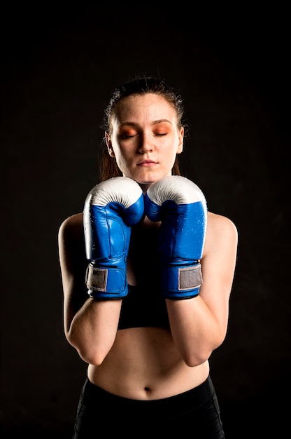 Vista frontal do boxer feminino