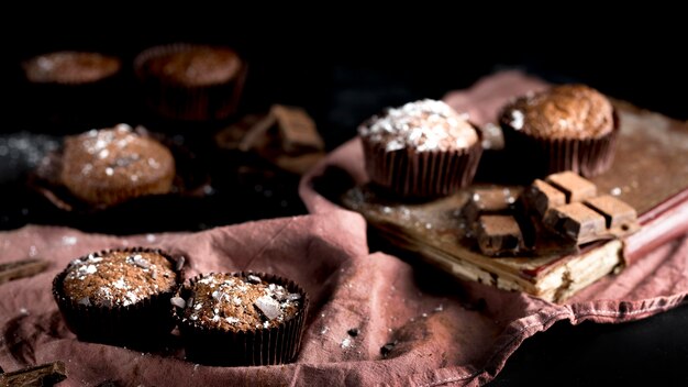 Vista frontal do delicioso conceito de chocolate