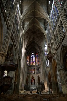 Vista interior da catedral de saint-etienne metz lorraine moselle frança