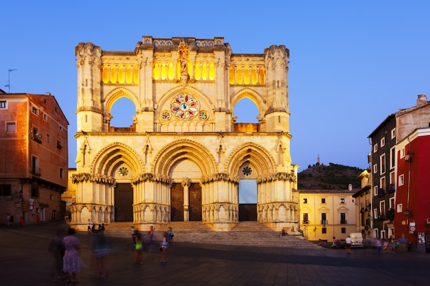 Vista noturna da Catedral. Cuenca, Espanha