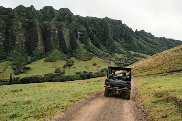 Vista panorâmica do carro jipe no Havaí
