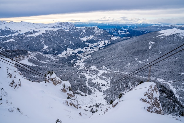 Vista panorâmica dos picos das montanhas Dolomitas no Tirol do Sul, Itália