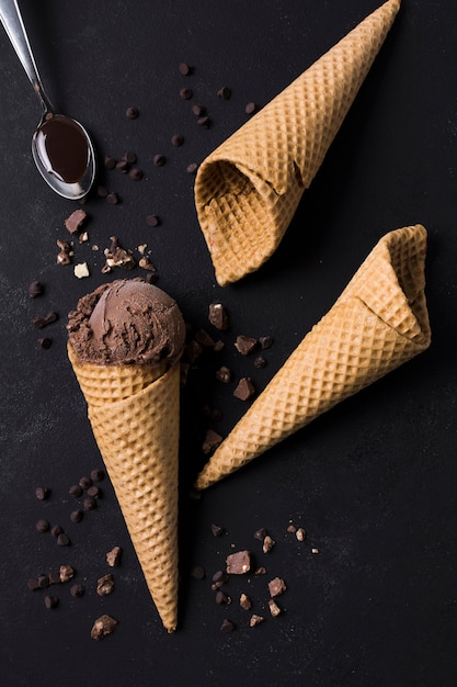 Foto grátis vista superior caseiros sorvetes com chocolate