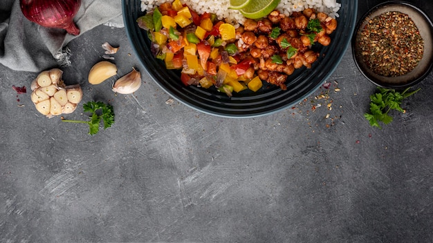 Foto grátis vista superior da comida brasileira com cópia-espaço