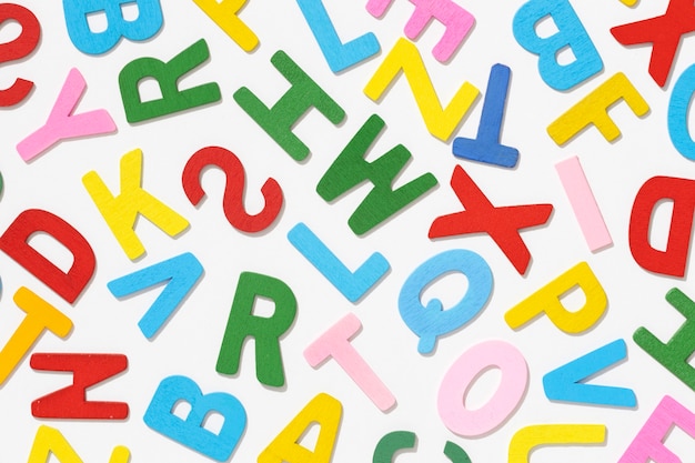 Vista superior das letras do alfabeto para o dia da educação