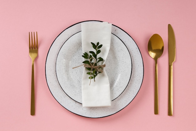 Foto grátis vista superior das mesas de jantar sem comida