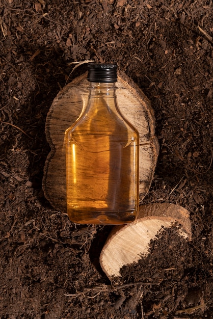 Foto grátis vista superior de bebida alcoólica produzida de forma sustentável