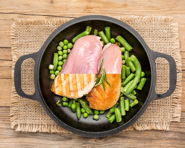 Foto grátis vista superior de carne e legumes crus vs cozidos