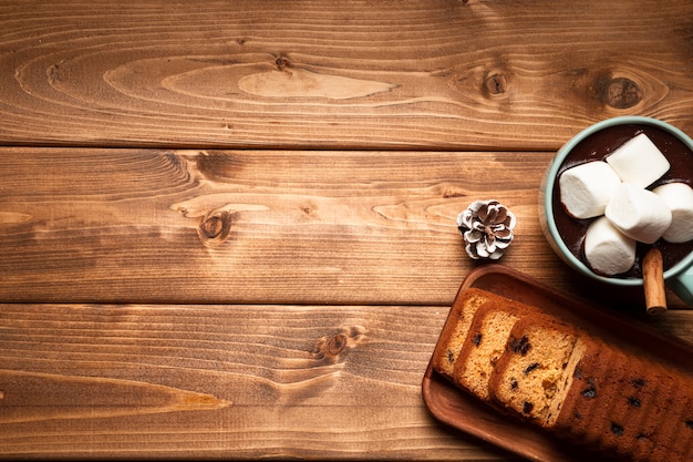 Vista superior de chocolate quente com espaço de cópia