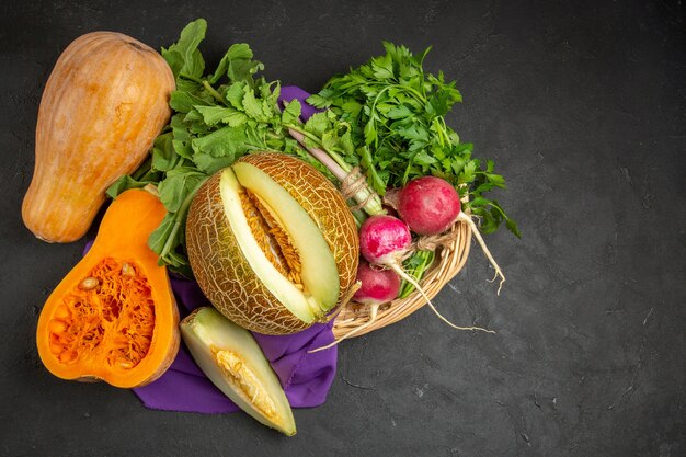 Vista superior de frutas fatiadas de abóbora madura fresca