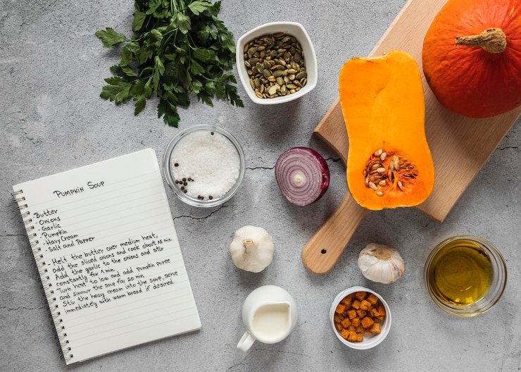 Foto grátis vista superior de ingredientes alimentícios com vegetais