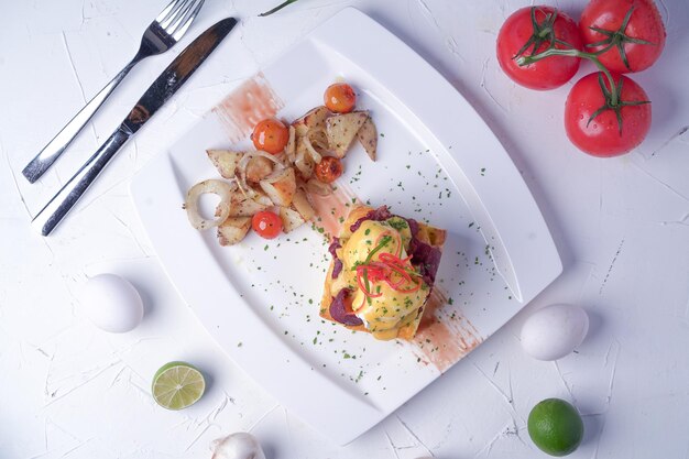 Vista superior de uma deliciosa refeição feita com legumes servidos em um prato