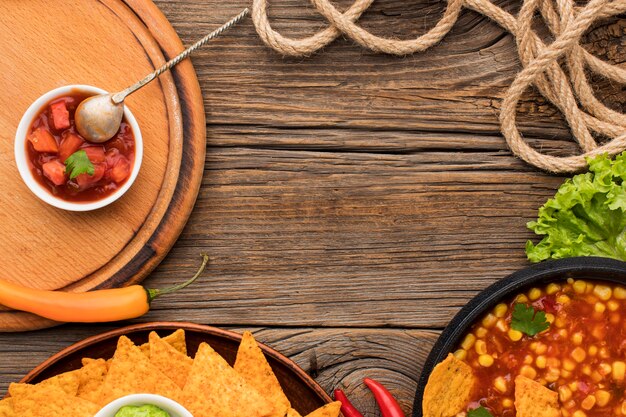 Vista superior deliciosa comida mexicana com nachos