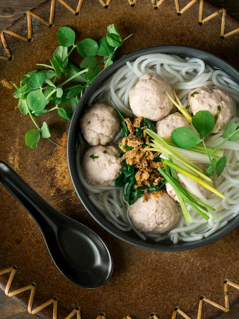 Foto grátis vista superior deliciosa composição da tigela de bakso