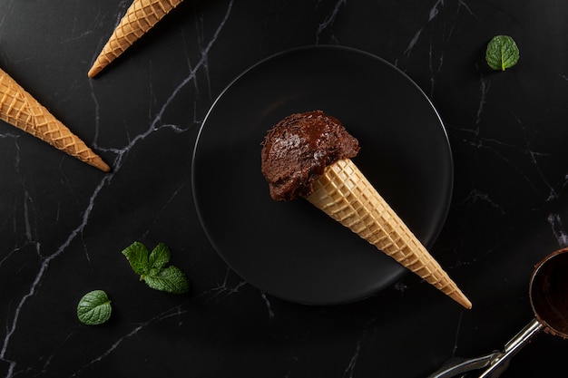 Foto grátis vista superior delicioso sorvete de chocolate ainda vida