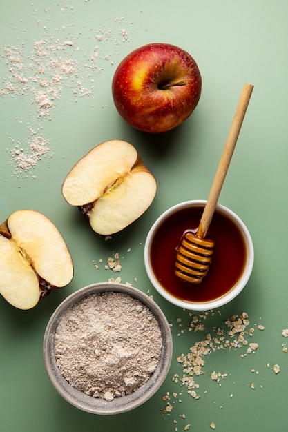 Foto grátis vista superior deliciosos mel e maçãs