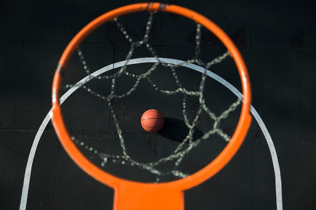 Vista superior do anel de basquete