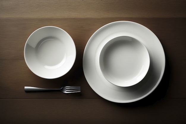 Vista superior do arranjo de mesa com pratos vazios e talheres