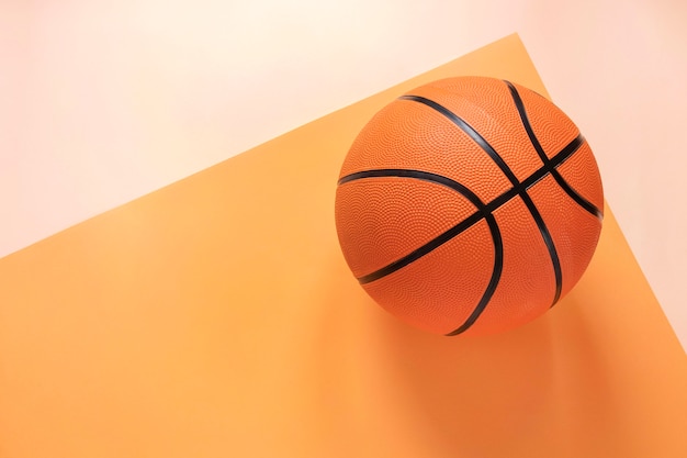 Foto grátis vista superior do basquete com espaço de cópia
