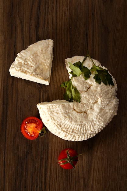 Vista superior do delicioso queijo fresco