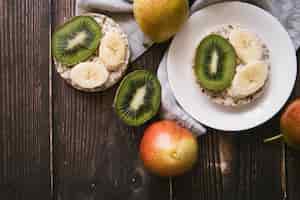 Foto grátis vista superior, fruta, pequeno almoço, ligado, madeira, fundo