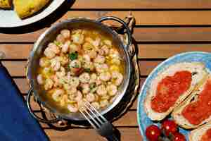 Foto grátis vista superior saborosos frutos do mar na mesa