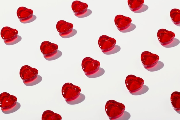 Foto grátis vista superior sobre pirulitos em forma de coração
