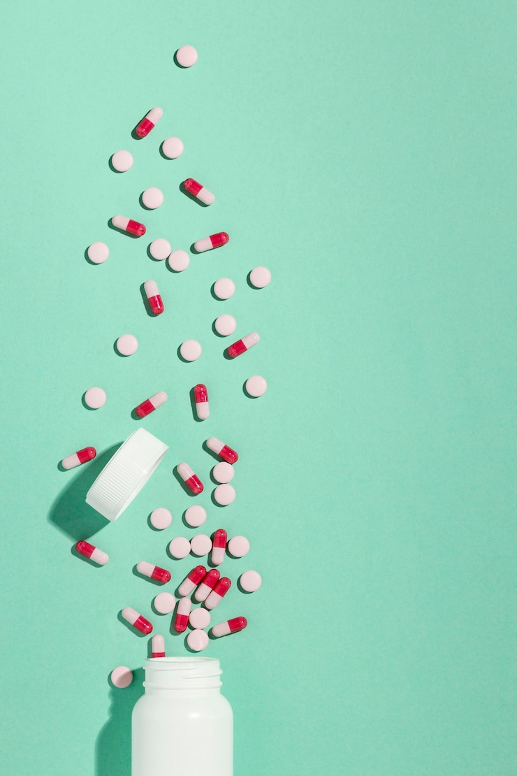 Foto grátis vista superior variedade de pílulas medicinais mínimas