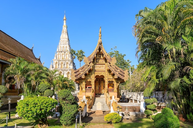 Foto grátis wat chedi liam ku kham ou templo do pagode quadrado na antiga cidade de wiang kum kam chiang mai tailândia