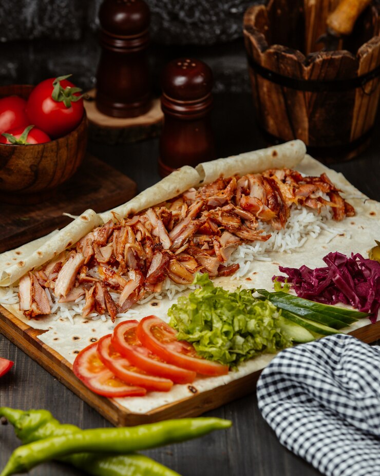 Foto grátis wrap doner de frango com legumes