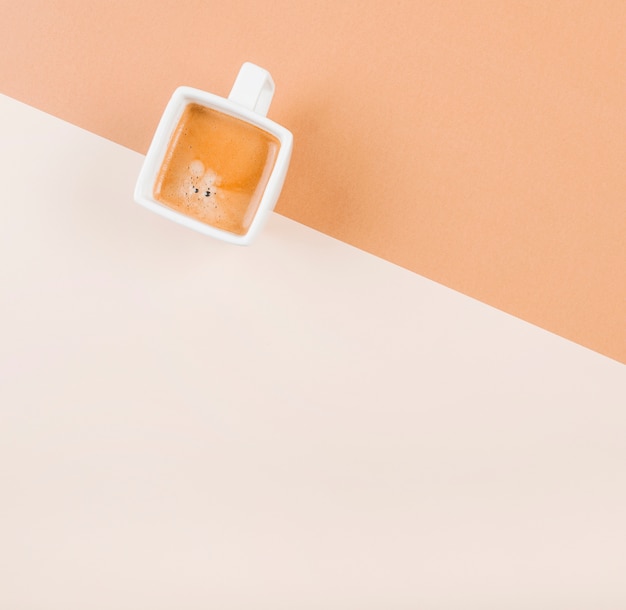 Foto grátis xícara de café expresso em duplo pano de fundo