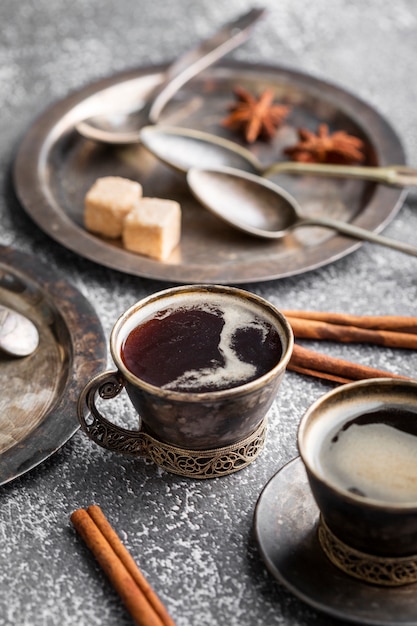 Xícara de café orgânico close-up em cima da mesa