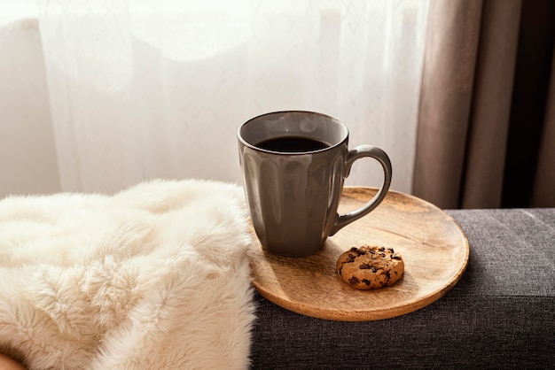 Foto grátis xícara de chá e biscoitos