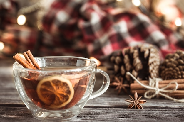 Xícara de Natal com canela e limão