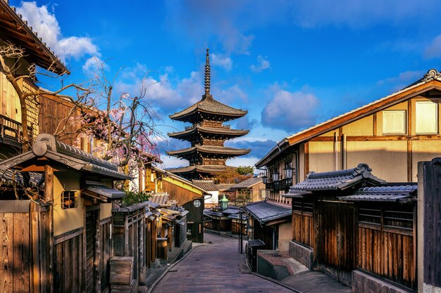 Yasaka Pagoda e Sannen Zaka Street em Kyoto, Japão.