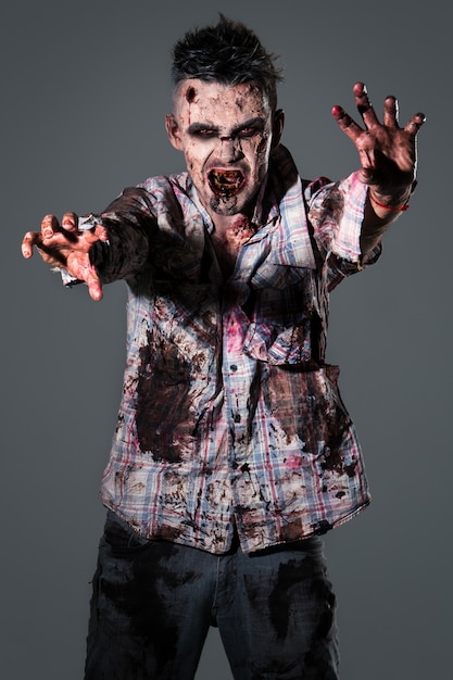 Foto grátis zombie assustador traje cosplay
