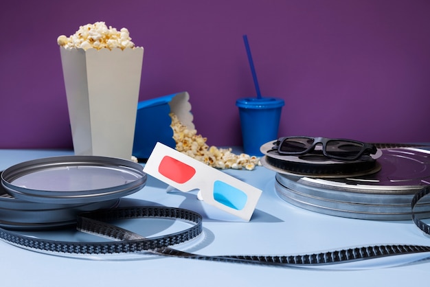 3D-Brille und Popcorn für Filme