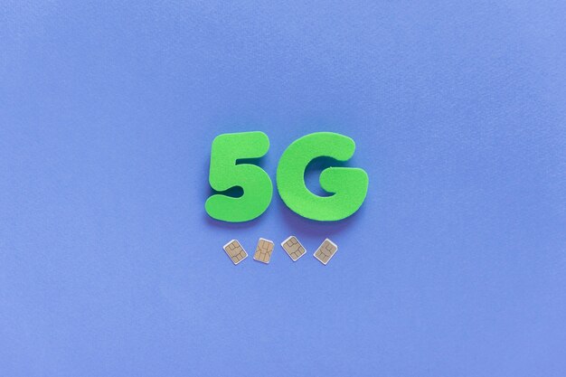 5g auf normalem Hintergrund mit SIM-Karten