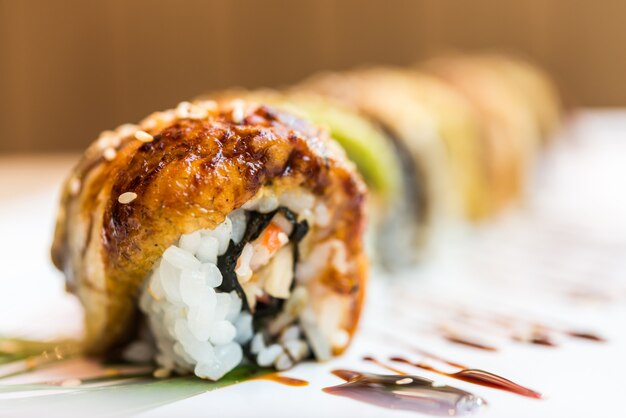 Aal-Fisch-Sushi-Rolle