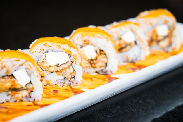 Aal Sushi Roll Maki mit Käse